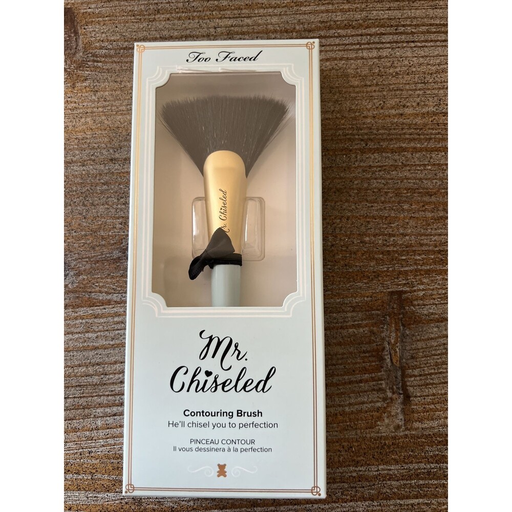 New NIB Too Faced Mr. Chiseled Contouring Brush 7"